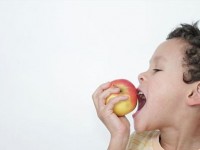 三伏天吃什么水果最佳图(三伏天，5种水果是首选，多给孩子吃，营养可口还解暑)