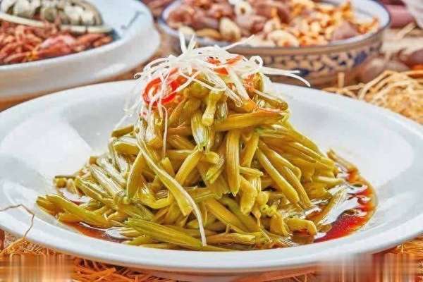 清爽的家常菜谱大全(8道家常美味菜谱：清爽凉拌与暖心热菜的双重享受)