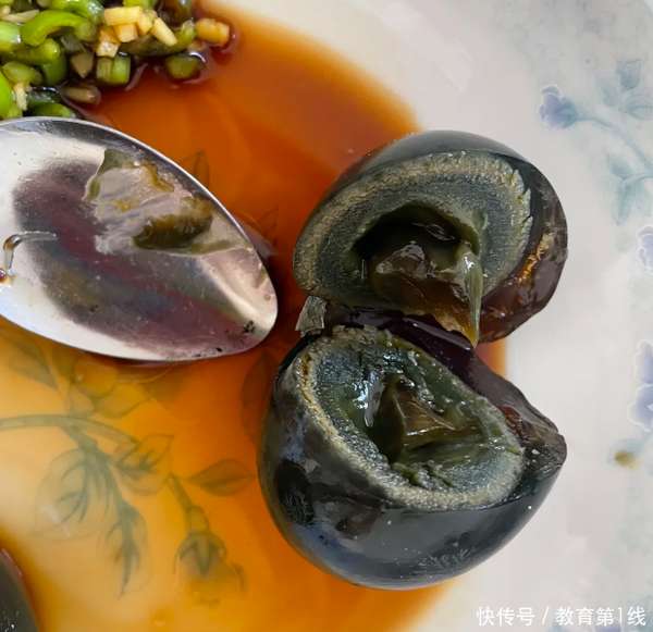 怎么知道皮蛋含铅是否超标(皮蛋再次成为关注对象！含铅高，常吃对人体危害大？真相来了)