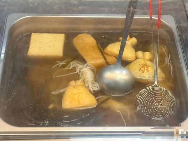 711门店上新“鞋底豆干”还可选“鞋码”，顾客称造型有点影响食欲，客服：是市场与消费者的双向选择