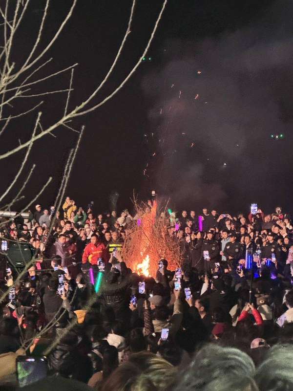 重庆合川小姑娘找人帮杀猪(重庆合川小村庄“千人帮杀猪”连吃两天流水席，主厨：杀的几头猪都快吃光了，干16年坝坝宴第一次这么累)