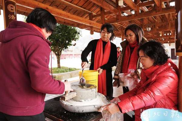 湾田土家刨汤宴详情(咸丰湾田刨汤宴激活乡村游)