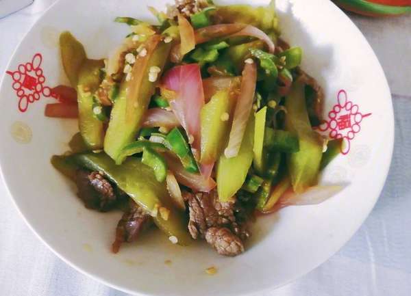 荤素搭配12个菜(12道荤素搭配家常菜，低成本打造全家都爱的奢侈大餐)