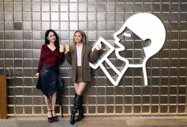 喜茶香港K11ARTMALL焕新，携手Twins推出限定「黑松露炒蛋英红」