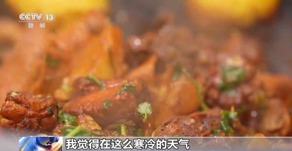 铁锅炖火桶鸡(铁锅炖、桶子鸡、牛肉粉……各地特色美食哪一道让你流口水？)