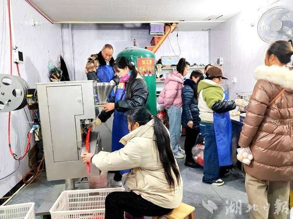 巴东年味哪里浓(巴东：肉类加工忙年味渐浓人情暖)