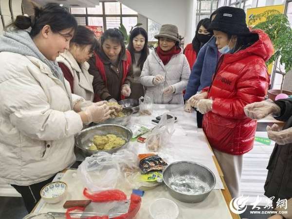 济宁市高新区冠亚(济宁高新区洸河街道冠亚社区开展小米锅巴DIY美食工坊活动)
