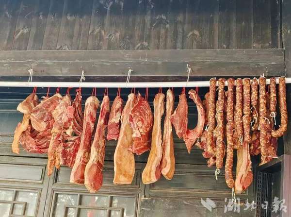 郧西县上津镇腊味垂檐年味浓