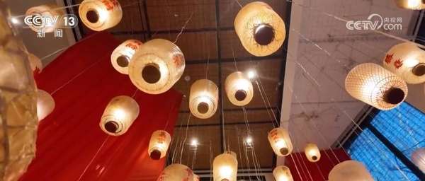 年夜饭传承与创新(年夜饭跨越传统边界新形态花样繁多文化韵味与新意让“团圆”更添温暖印记)