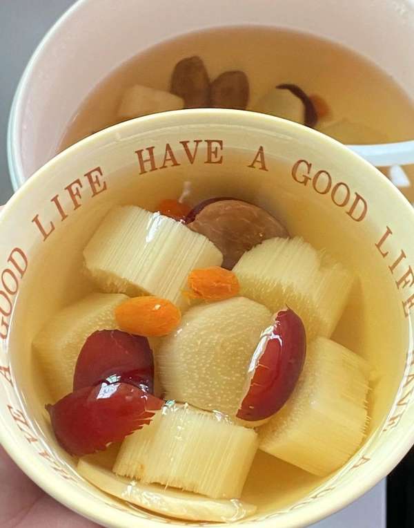 冬季清热润燥汤(冬季养生：清热润燥食材推荐与家常食谱)