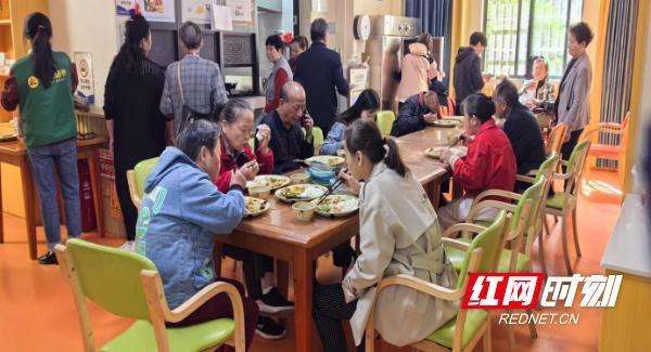 托起稳稳的幸福最近视频(鹤城区：托起百姓“稳稳的幸福”)