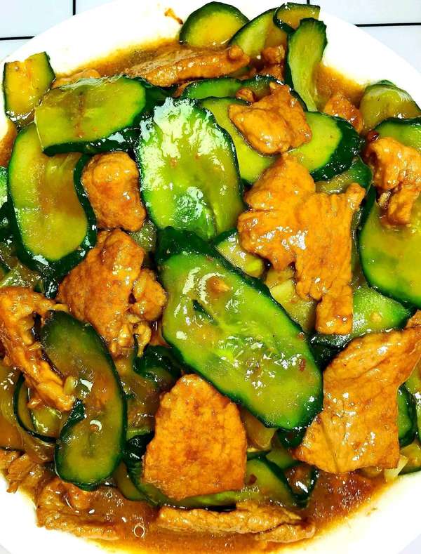 别再只会拍黄瓜！加把肉片，这道“国民下饭菜”香到邻居来敲门