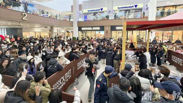 我被包围了前传dlc完整版(“我被武汉包围了！”鸡排哥空降武汉请市民免费吃鸡排)