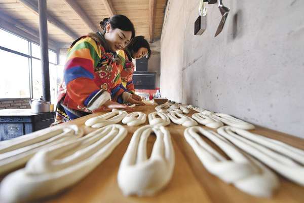 新春走基层张灯结彩迎新年(【新春走基层】油香四溢迎新年)