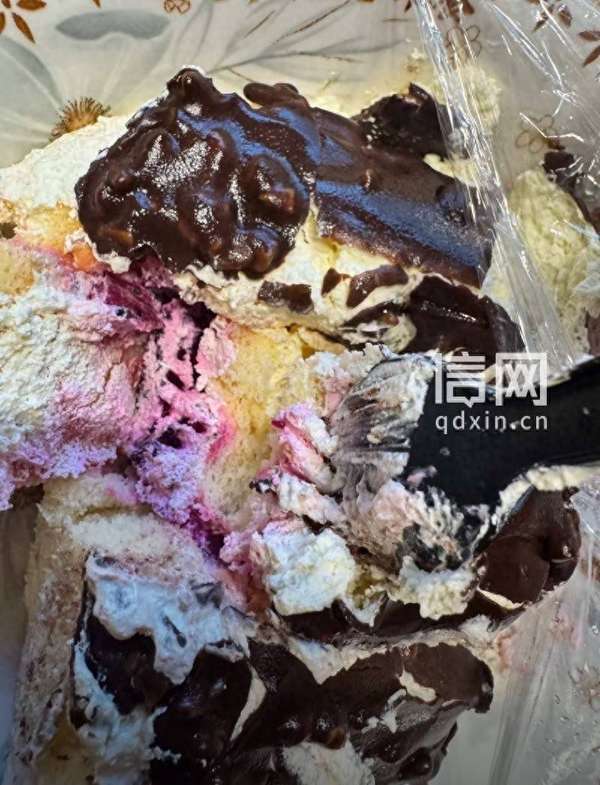 直播间买到山寨梦龙蛋糕商家拼接许昕视频引流卖货