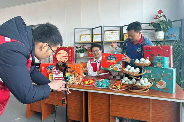 一枚海鸭蛋的直播间(一枚海鸭蛋的“云端”之旅)