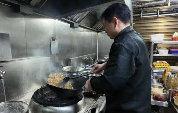 一锅海鲜大杂烩荆州(荆州区：一锅鱼鲜里的半生坚守)