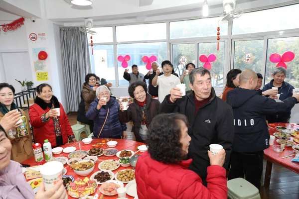 邻里年夜饭套餐(邻里共烧的特殊年夜饭，开席喽！)
