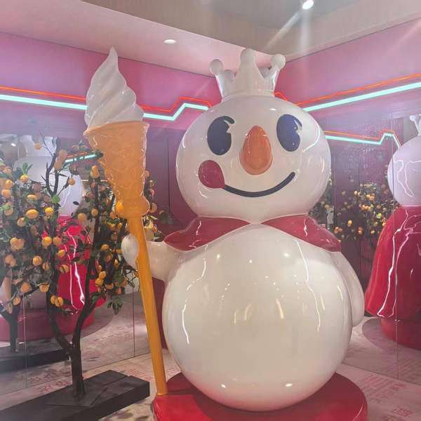 雪王旗下饮品(“雪王”不止于一杯饮品，蜜雪冰城长沙旗舰店开业，有顾客跨省“打卡”)