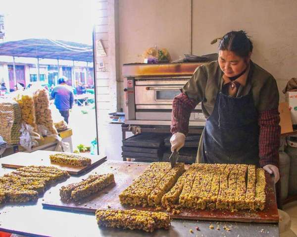 安徽庐江手工米糖(安徽庐江：米糖作坊年味香)