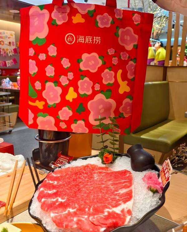 团年聚会餐厅推荐高级(团年聚餐热度攀升，海底捞除夕预订已超5万桌)