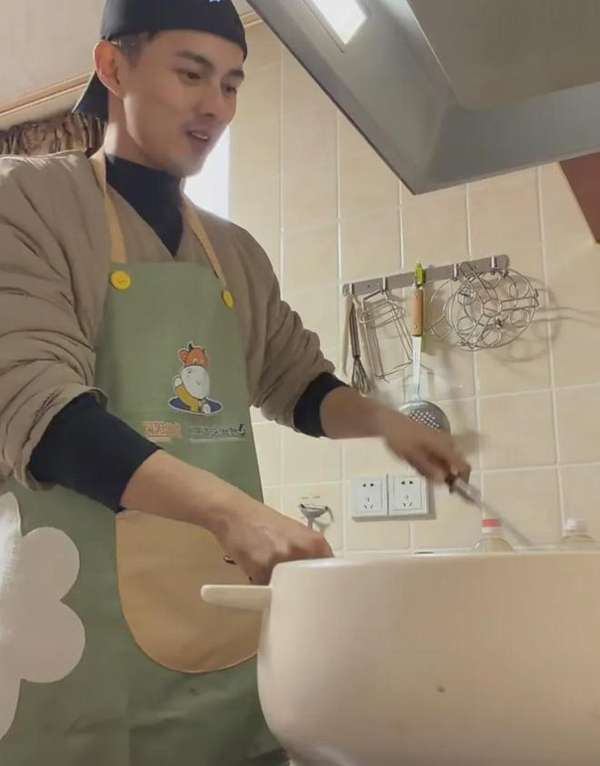 叶祖新春晚(明星年夜饭大PK！叶祖新vs曾黎，谁的菜谱更适合家庭？)