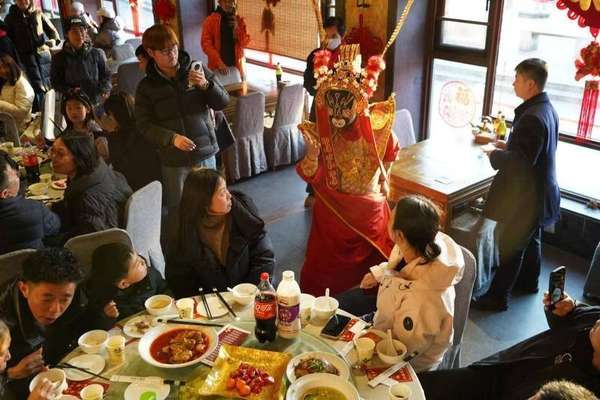 乐山16日能订上年夜饭吗(乐山：2026年年夜饭让八方来客感受嘉州大地的温暖与欢腾)