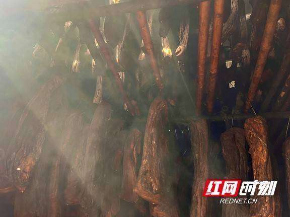 腊味飘香下一句怎么说(腊味飘香处，便是湘西年)