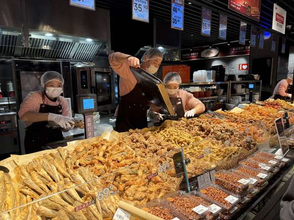 货架材质如何提升高级感(货架之上感受“豫超”魅力丨新春走基层)