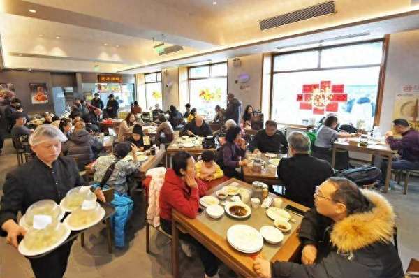 大年初五迎财神怎么说(视点｜大年初五迎财神、吃饺子)