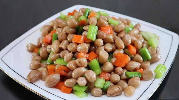 大年初八迎财神五路财神进家门(大年初五迎财神：8道南北风味拿手菜，让年味与情谊满桌)