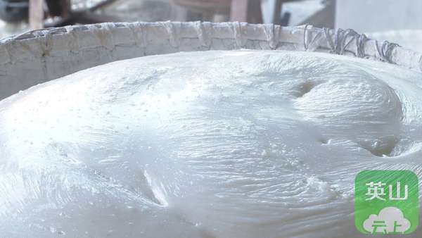 英山糍粑的家常做法(英山糍粑：老传统“打”出新活力)