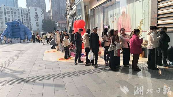 20天卖了2亿元这个地方天未亮排长龙省外客拖箱来