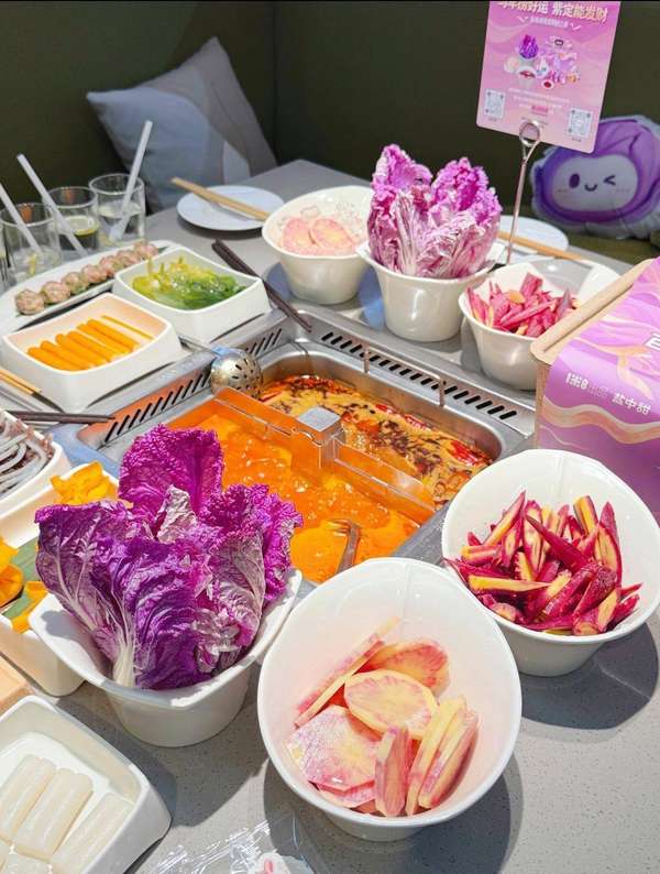 海底捞春节7天接待顾客超千万(海底捞春节9天接待顾客超1400万人次：年轻人“主理”春节，团聚场景更趋多元)