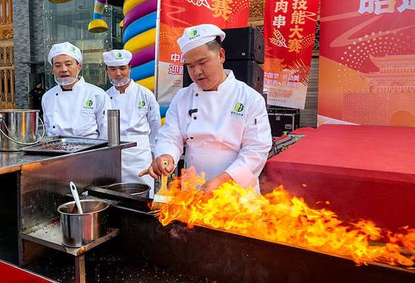 炭火小串经典菜品推荐(炭火燃春意小串暖人心)