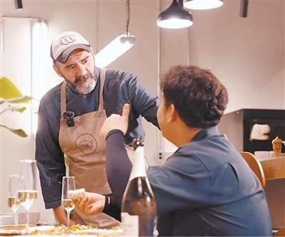 我的小店成了怒江西岸“网红打卡点”（老外不见外）