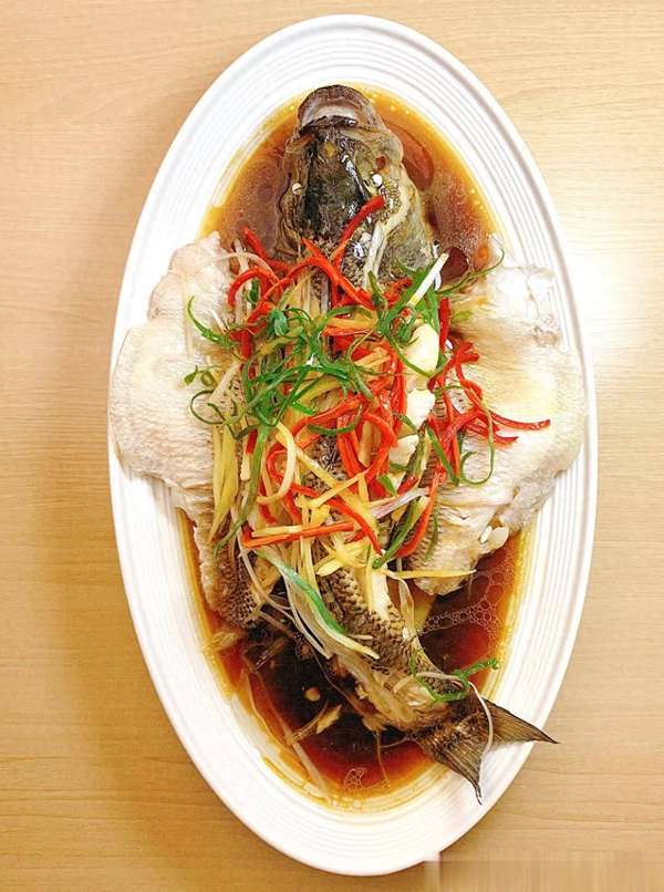 提醒中老年多吃肉和菜(医生提醒：中老年人每周吃两次这肉，脑血管更年轻！)