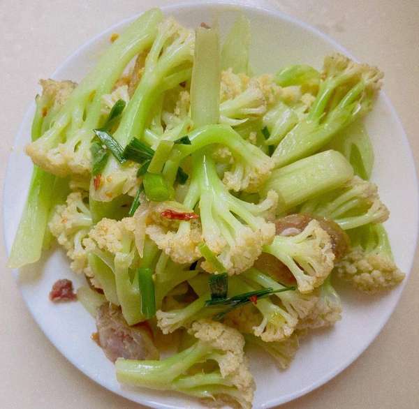 10分钟完成的快手菜(10分钟快手菜：好吃又营养健康的家常食谱)