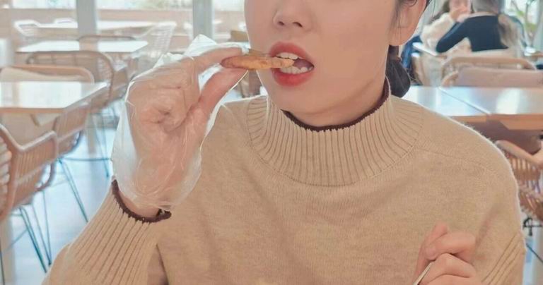 饿一饿抗癌原理(“饿一饿”抗癌又抗衰！科学发现：适度饥饿是给身体一次“大扫除”)