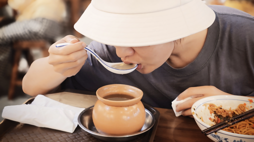 吃饭的时候血糖变化曲线(吃饭时这个习惯，让你的血糖坐上“过山车”！很多人中招)