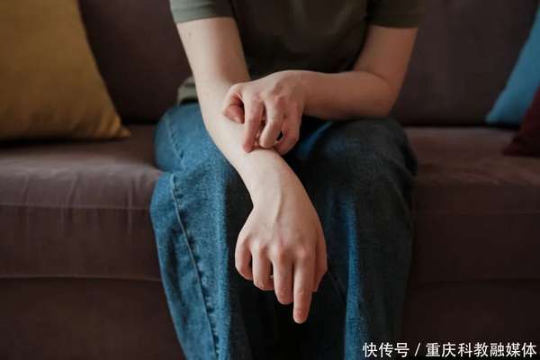 医生都是麻木的吗(医生：但凡是手麻的人，60%是气血不通了，注意好4个方向，气血自然足)