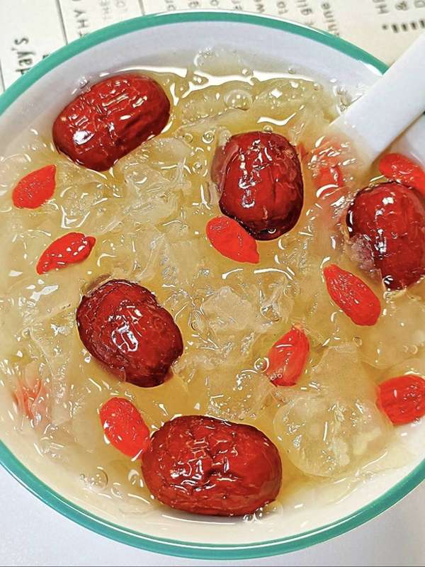 内调养好皮肤很关键(内调养得好斑点少，女性多吃这3样美容养颜显年轻)