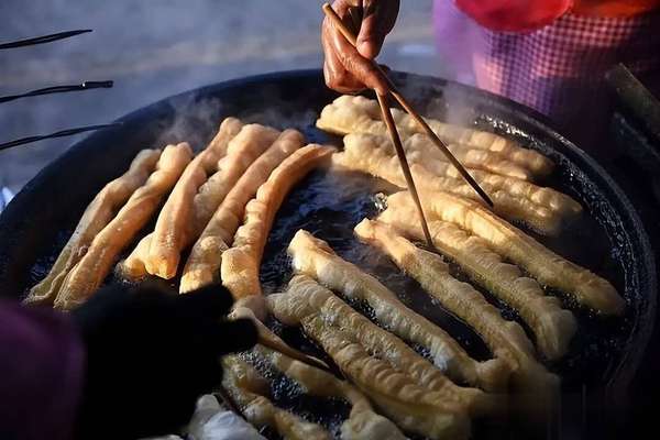 天天吃油条的危害(研究惊人发现：天天吃油条，动脉硬化竟更轻？是真的吗？)