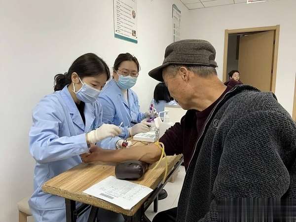 医生谈70岁以上老人如何健康(医生直言：67岁以上老人，基本都有这7个现状！)