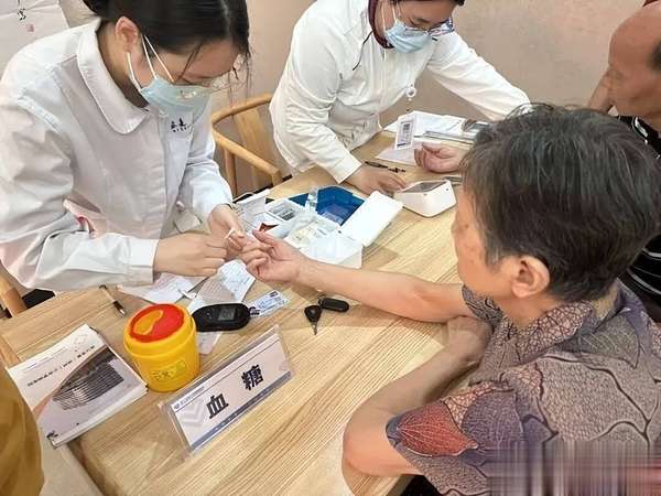 内分泌科专家讲解(内分泌科医生劝告：中老年空腹血糖不超此数，别乱服降糖药)