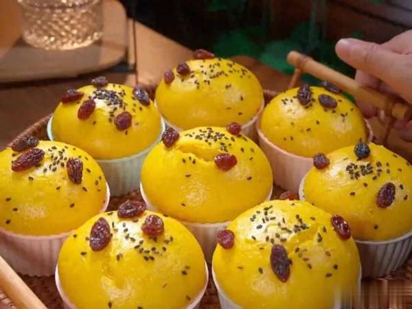 想给孩子养脾胃，新手零失败不上火的松软南瓜发糕安排！