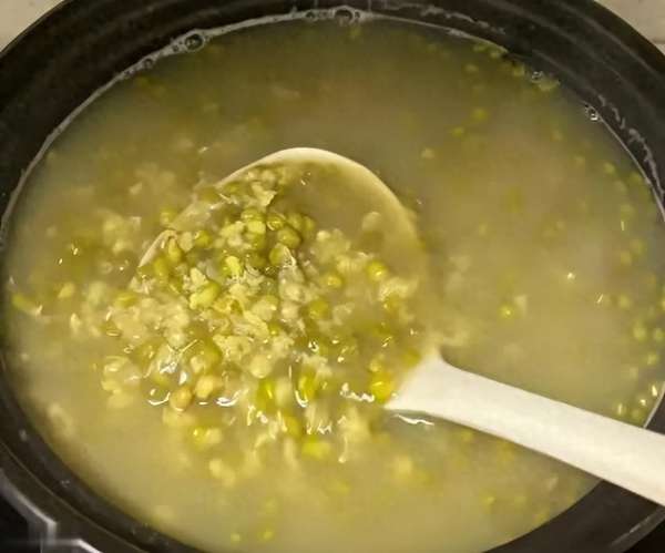 老人常吃的豆类有哪些(最新研究：老人常吃豆类，胃口消化血管骨骼全受益！)