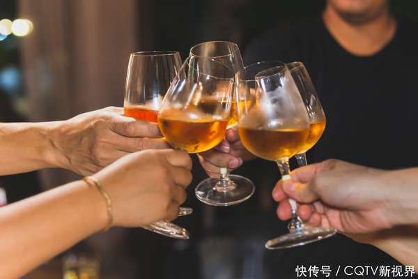 过年喝酒礼仪和规矩(过年过节，这种喝酒习惯要小心！再次提醒：很多人还在继续喝，早晚害了自己)