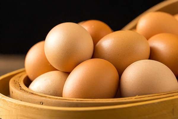 老人老想吃鸡预示着什么(研究发现：老人早上常吃鸡蛋，身体不久后或有这些改变)