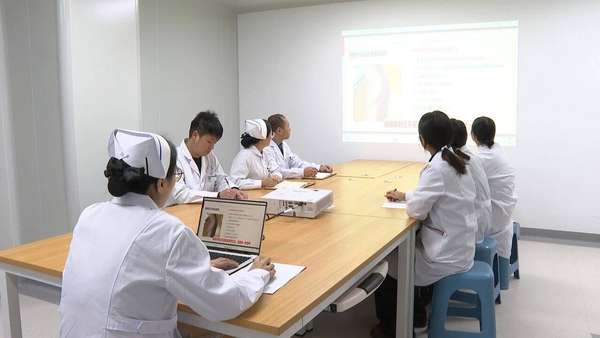 普定县：山海协作医路行医疗协作托起血透“生命线”